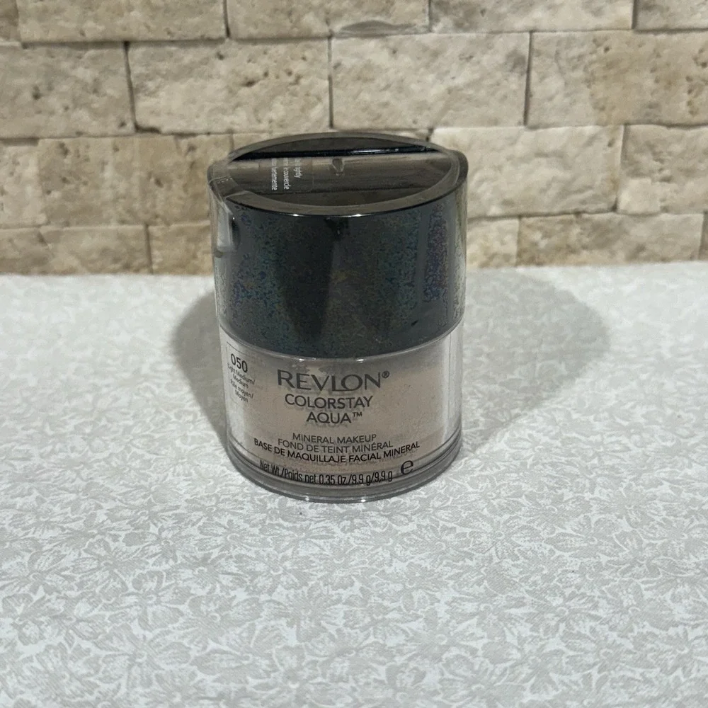 NEW Revlon Colorstay Aqua Mineral Makeup-050 LIGHT MEDIUM/MEDIUM